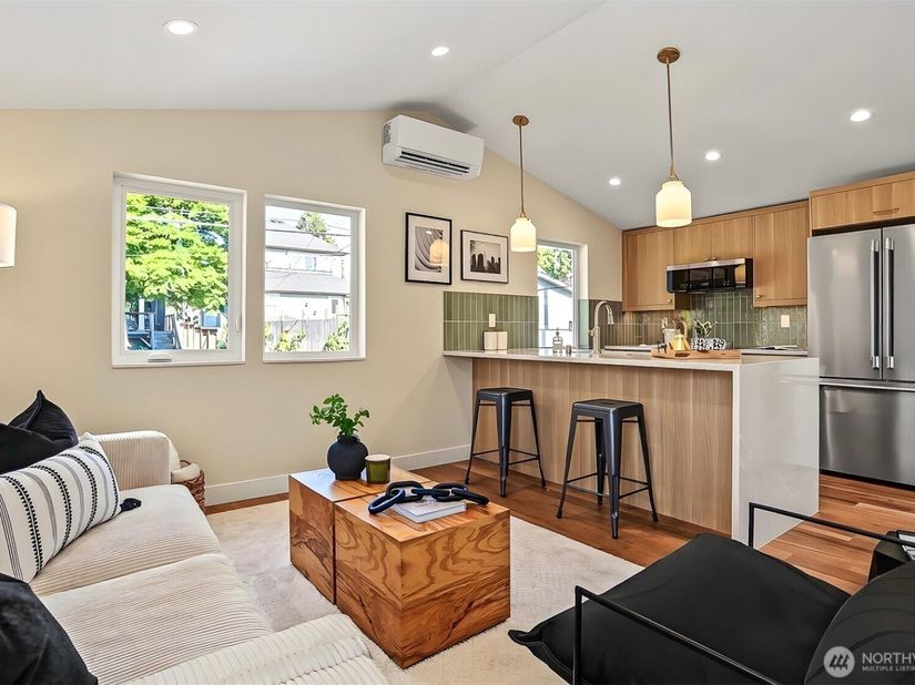 2412 Queen Anne Avenue N, Seattle WA 98119