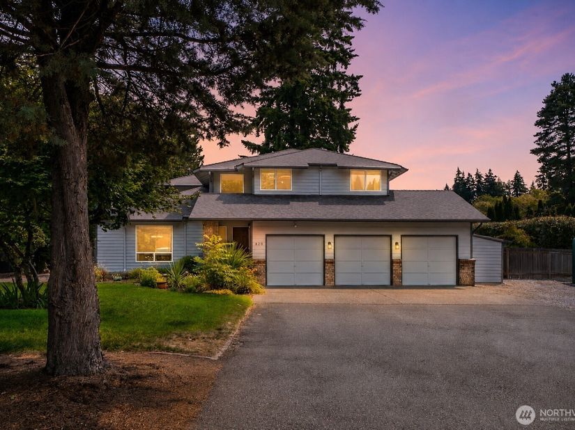 820 Monroe Avenue NE, Renton WA 98056