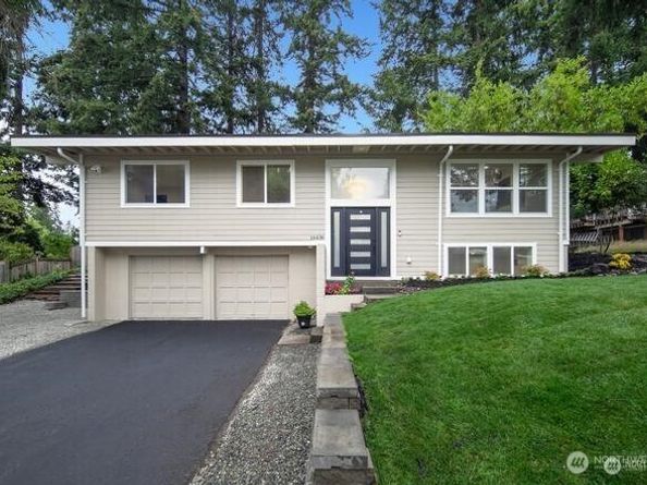 16436 SE 8th St, Bellevue WA 98008