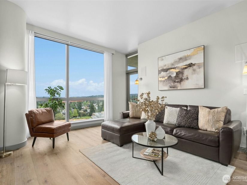 10650 NE 9th Place 2025, Bellevue WA 98004