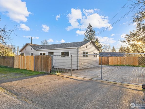5920 S 118th St, Seattle WA 98178