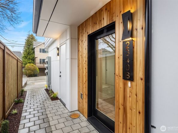2340 N 64th Street B, Seattle WA 98103
