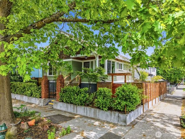 902 22nd Avenue, Seattle WA 98122