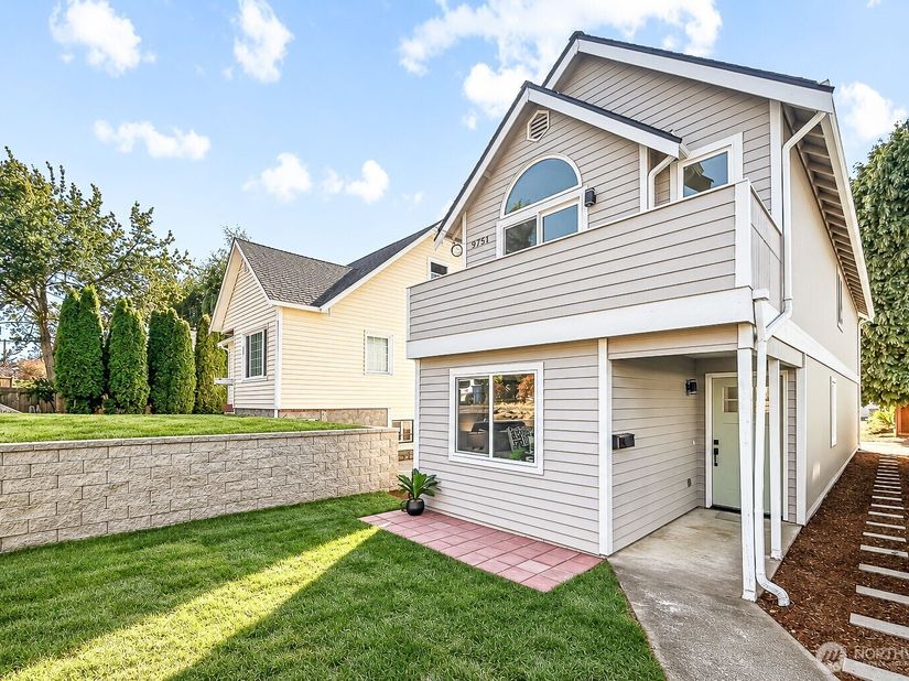 9751 Densmore Avenue N, Seattle WA 98103