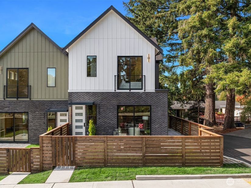 18607 104th Avenue NE B, Bothell WA 98011