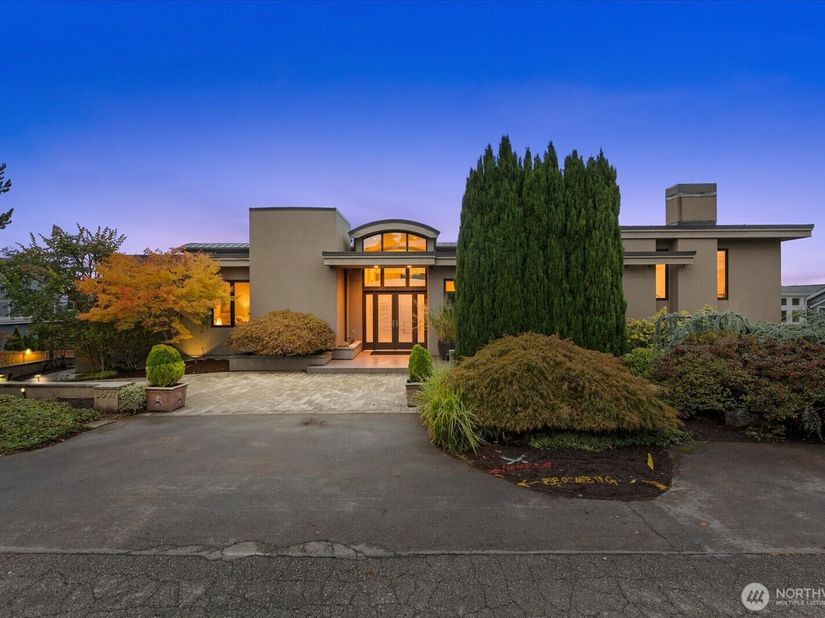 5607 104th Avenue NE, Kirkland WA 98033