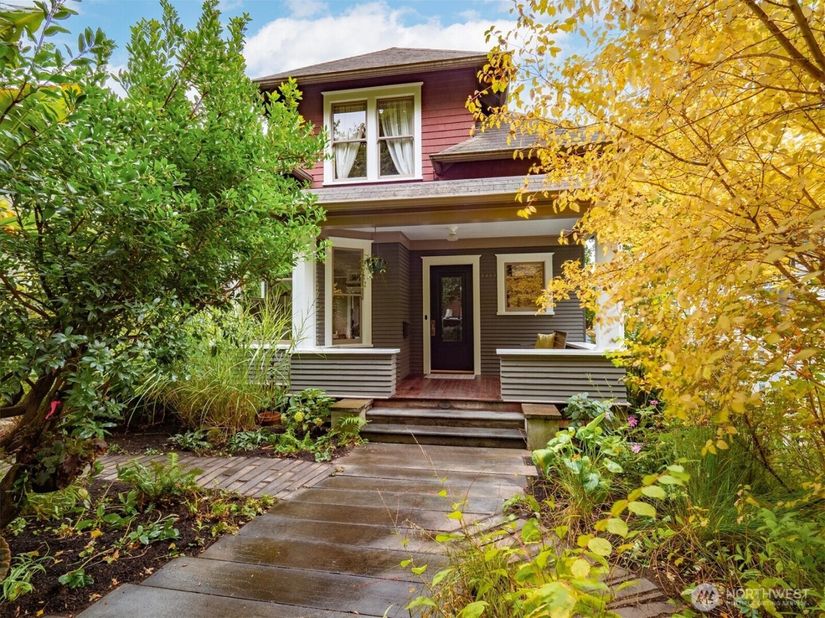 2423 8th Avenue W, Seattle WA 98119