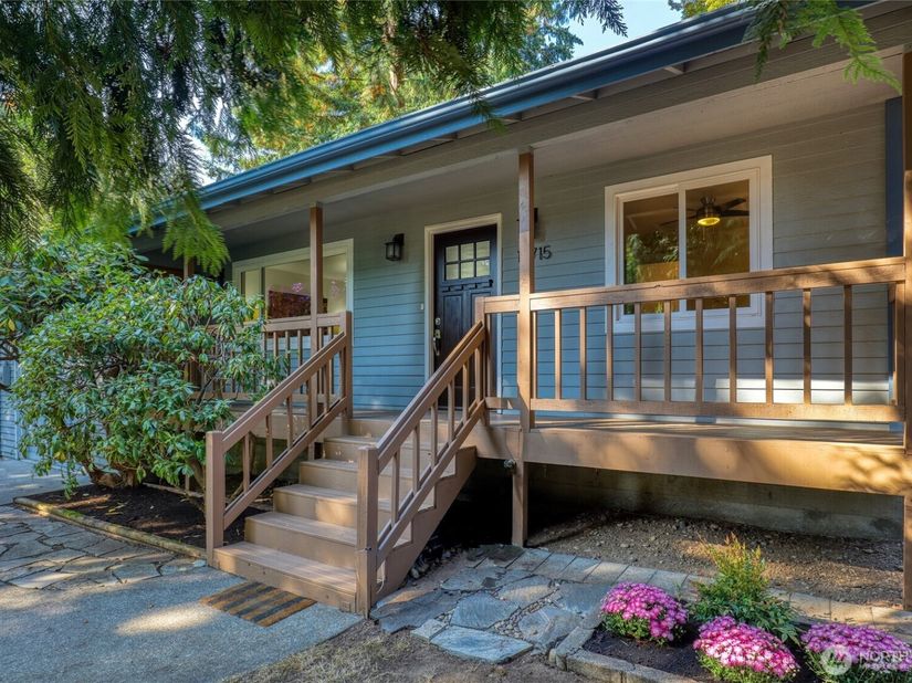 13715 26th Avenue NE, Seattle WA 98125