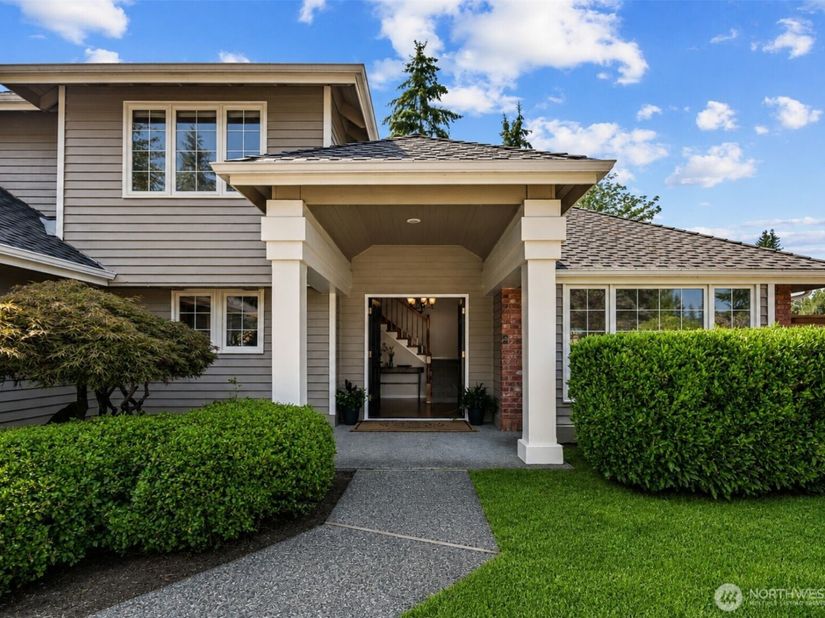 24717 SE 45th Pl, Issaquah WA 98029