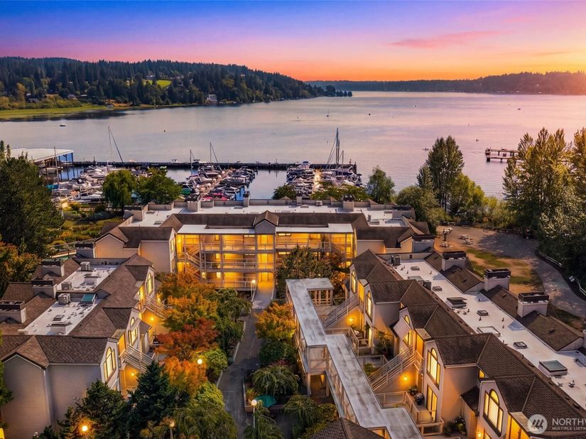 6121 NE 175th Street C201, Kenmore WA 98028