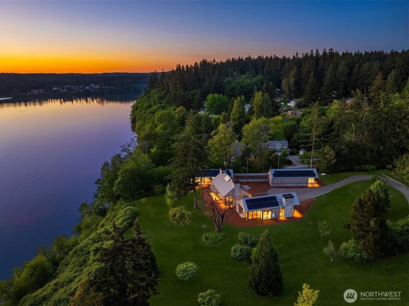 15137 Henderson Road, Bainbridge Island WA 98110