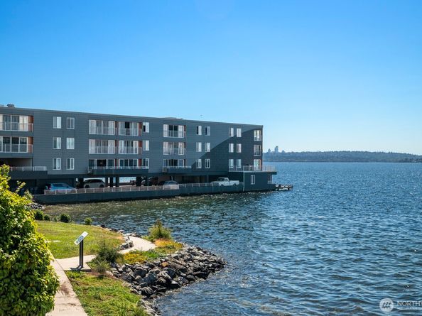 733 Lake Street S 301, Kirkland WA 98033