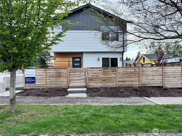 1605 SW Kenyon Street C, Seattle WA 98106