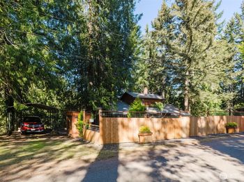 360 Kingsway W
