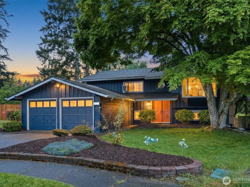 17518 NE 22nd Court, Redmond WA 98052