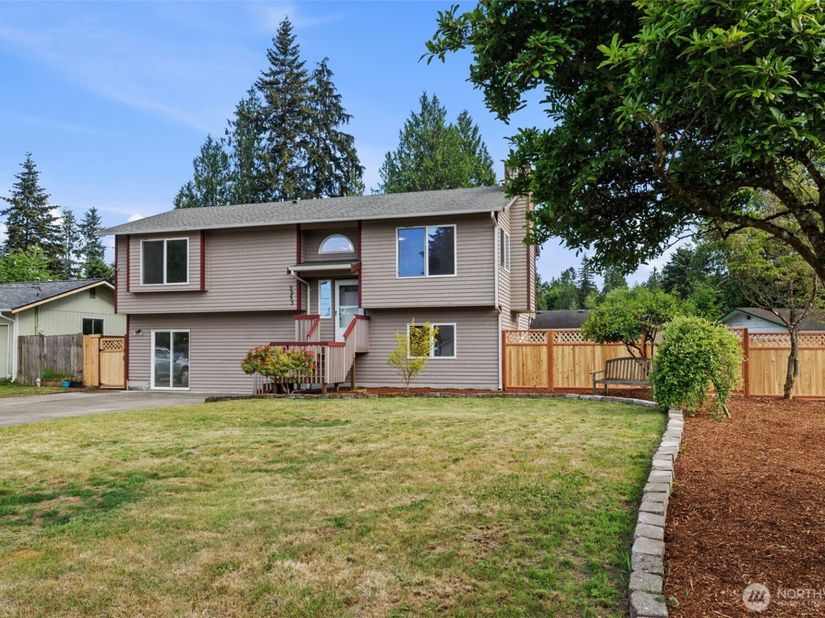 2233 NW Clinton Avenue, Poulsbo WA 98370