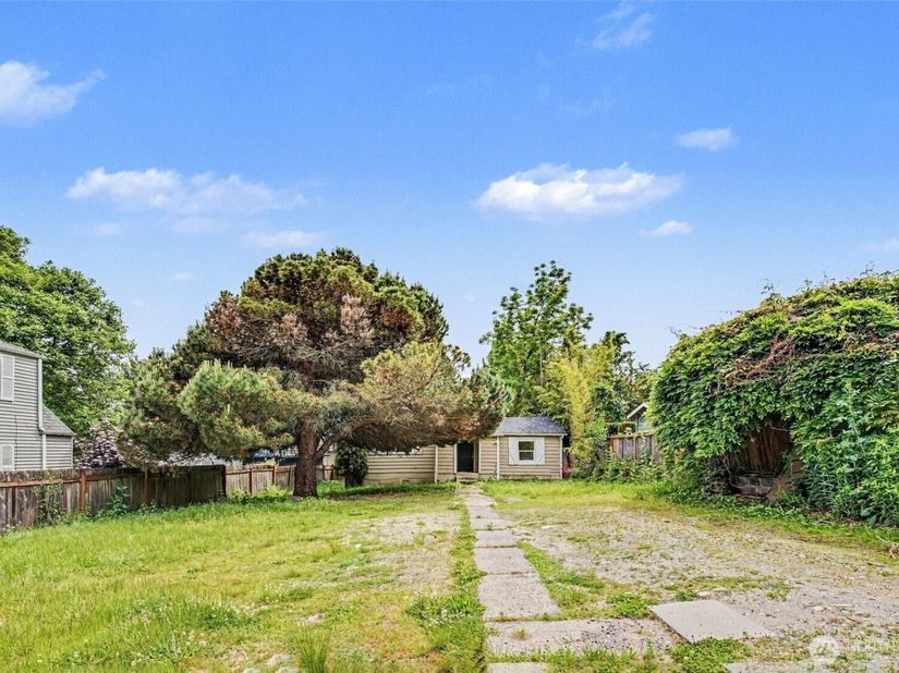 1207 SW cambridge Street, Seattle WA 98106
