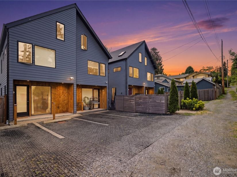 918 N 100th Street B, Seattle WA 98133