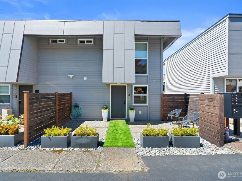 10112 NE 68th Street 4, Kirkland WA 98033