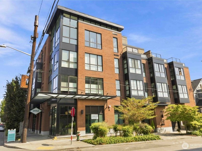 6800 Greenwood Avenue N 303, Seattle WA 98103