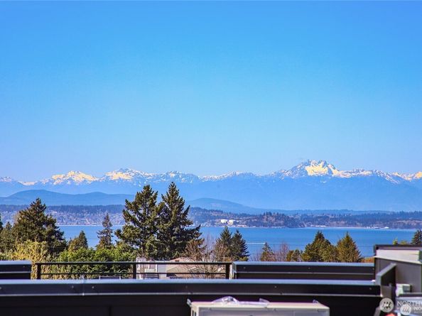 6318 41st Avenue SW E, Seattle WA 98136