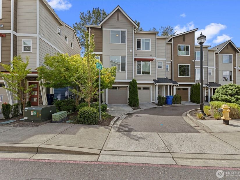 347 Vashon Court NE, Renton WA 98059