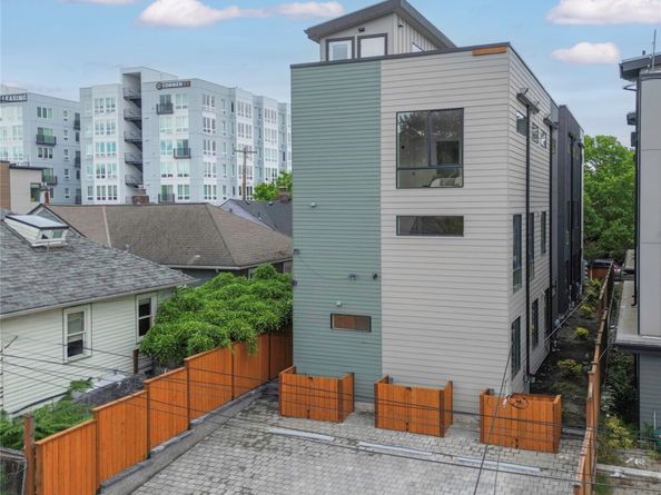 6223 9th Avenue NE, Seattle WA 98115