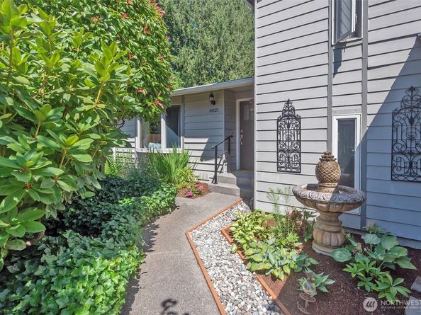 8821 221st Place SW, Edmonds WA 98026