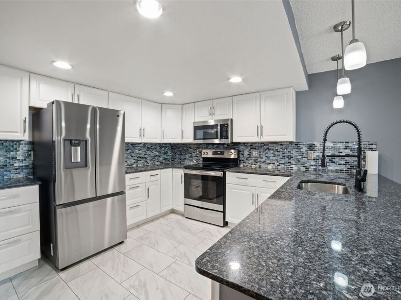 720 141st Lane SE 713, Bellevue WA 98007