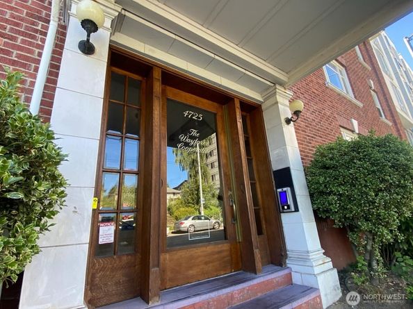 4725 15th Avenue NE 14, Seattle WA 98105
