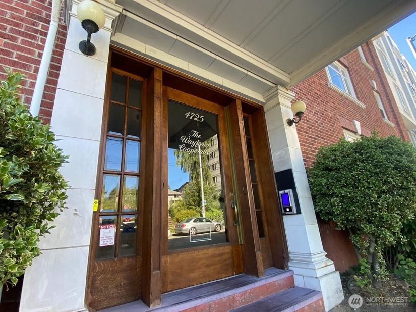 4725 15th Avenue NE 14, Seattle WA 98105
