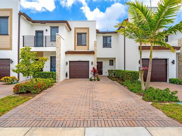 20865 NE 7th Ct, Miami FL 33179
