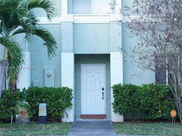 159 Hidden Ct Rd, Hollywood FL 33023