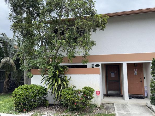 4220 SW 71st Way, Davie FL 33314