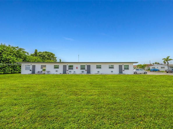 832 NW 10th St, Hallandale Beach FL 33009