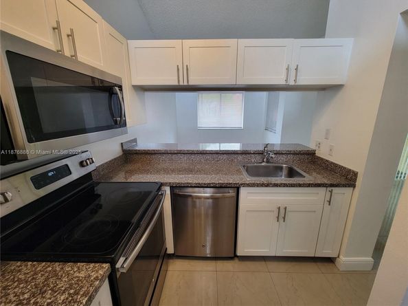 958 Coral Club Dr 958, Coral Springs FL 33071