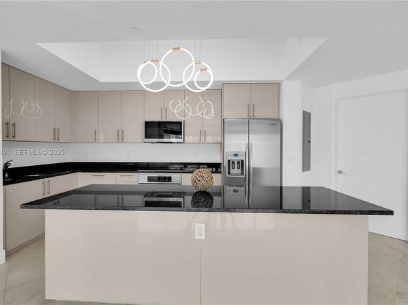 3131 NE 188th St 21005, Aventura FL 33180