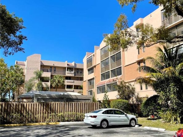 6800 Cypress Rd 408, Plantation FL 33317