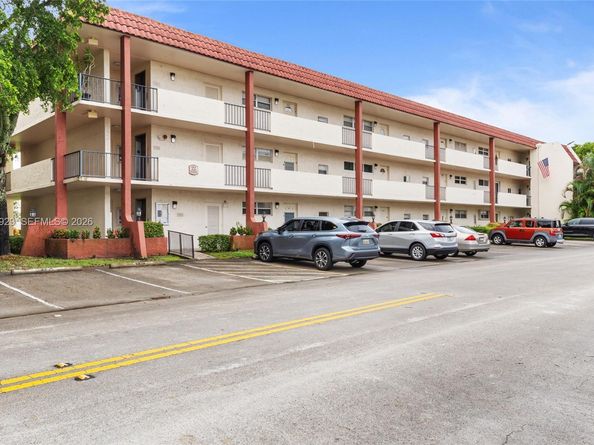 9420 S Hollybrook Lake Dr 206, Pembroke Pines FL 33025