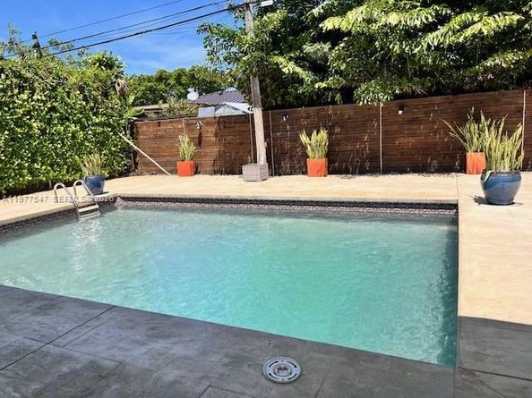 3911 SW 61st Ave, Miami FL 33155