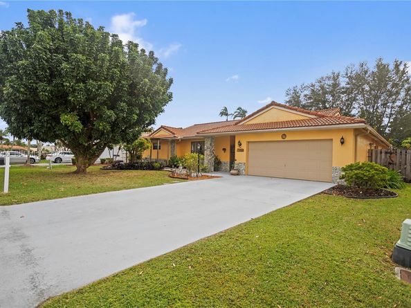 15824 Cotswold Ct, Davie FL 33331