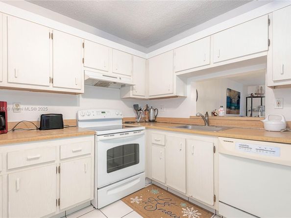 2800 Somerset Dr 115J, Lauderdale Lakes FL 33311