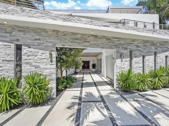 5910 N Bayshore Dr, Miami FL 33137