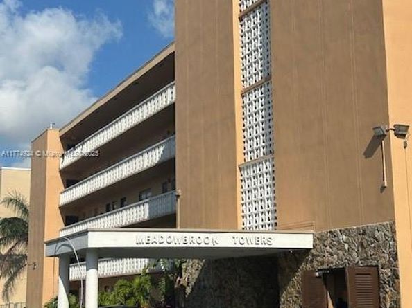 219 NE 14th Ave 406, Hallandale Beach FL 33009