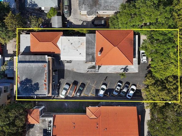 1362 SW 2nd St, Miami FL 33135