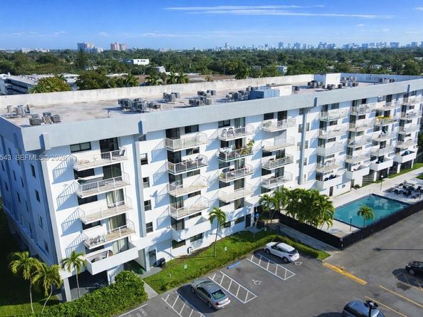 920 NE 169th St 405, North Miami Beach FL 33162