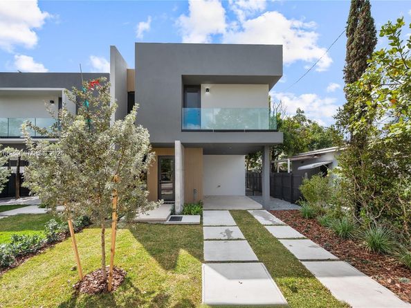 2982 SW 2nd St, Miami FL 33135