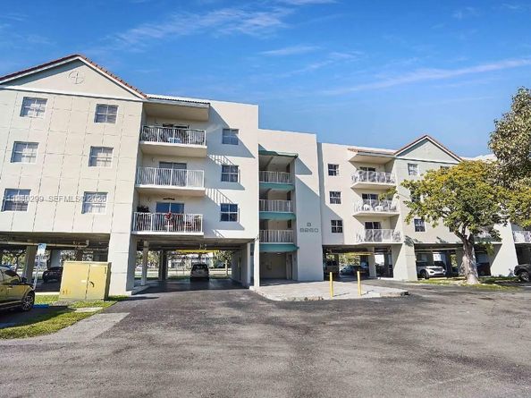 8260 SW 210th St 302, Cutler Bay FL 33189