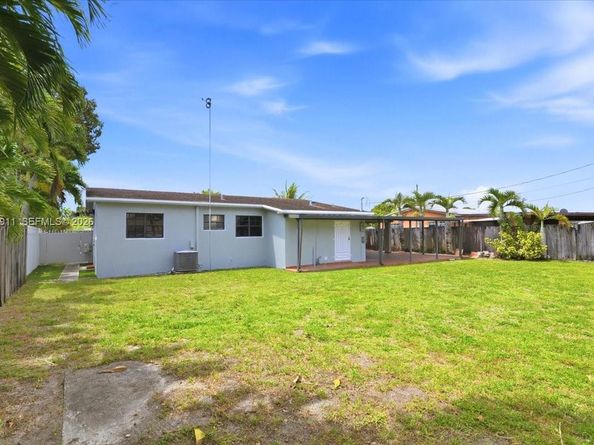 687 W 39th Pl, Hialeah FL 33012