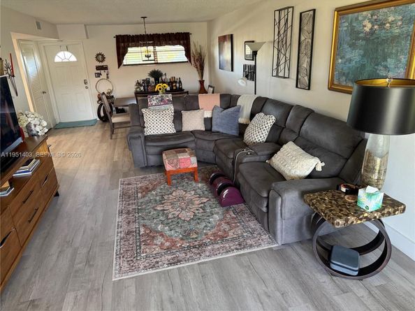 8911 S Hollybrook Blvd 305, Pembroke Pines FL 33025